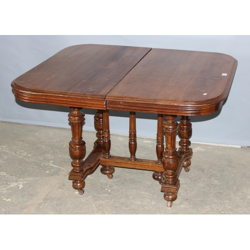 95 - A late 19th century or early 20th century French extending walnut dining table with impressive turne... 