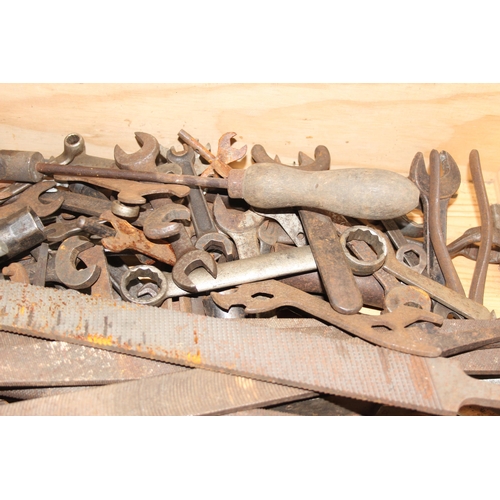 858 - Box of assorted vintage tools and a large vintage Sievert blow torch