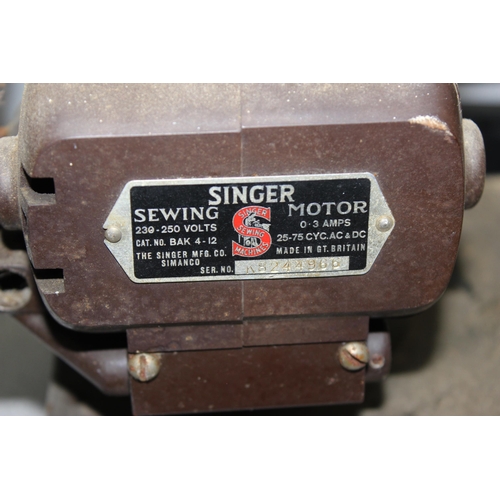 861 - Vintage Singer sewing machine without box serial number K8244966