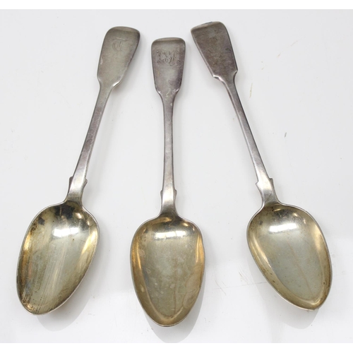 1005 - 3 Victorian silver fiddle pattern serving spoons, London 1842, 1846 & 1874, approx 222.49g gross