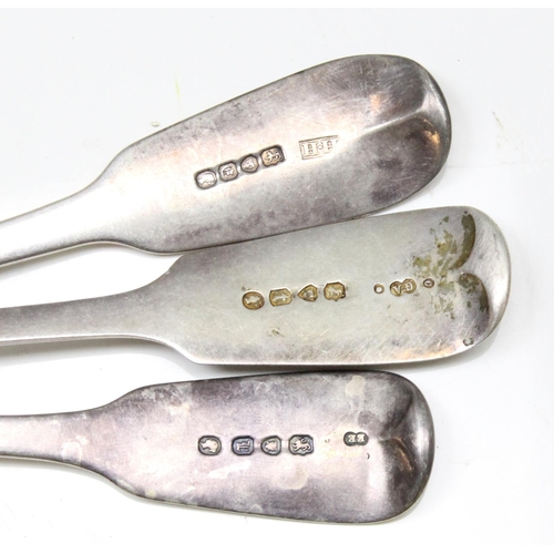 1005 - 3 Victorian silver fiddle pattern serving spoons, London 1842, 1846 & 1874, approx 222.49g gross