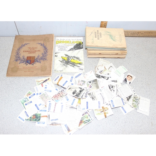 564 - A large qty of assorted cigarette and tea cards, many in albums