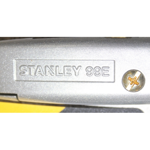 872 - 10 New old stock Stanley knives with 3 blades model classic 99