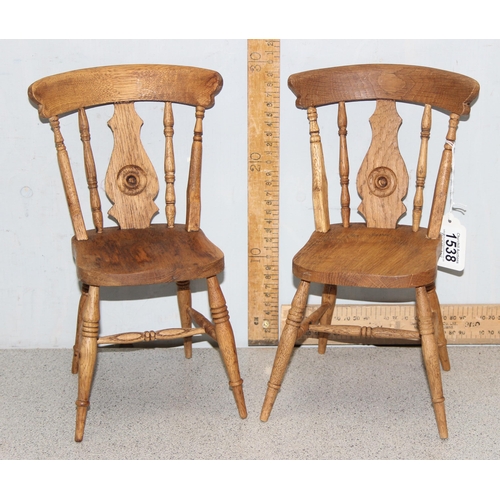 1538 - A pair of miniature antique style kitchen chairs, approx 30cm tall