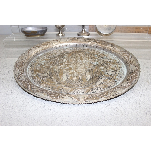 1037 - Qty of metalware to include silver plate, approx. 3.0kg gross, also including an antique Wedgwood bl... 