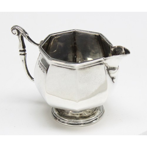 1014A - A small silver cream jug of octagonal form, London 1915 by Thomas Bradbury & Son, approx 73.66g gros... 