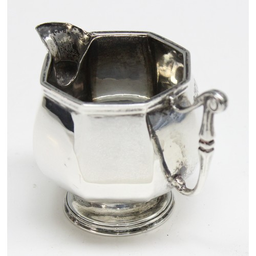 1014A - A small silver cream jug of octagonal form, London 1915 by Thomas Bradbury & Son, approx 73.66g gros... 