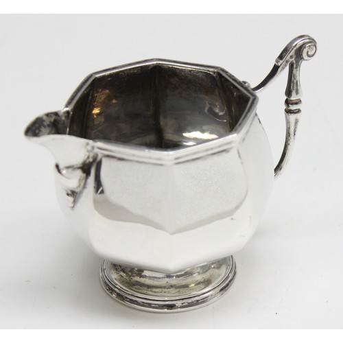 1014A - A small silver cream jug of octagonal form, London 1915 by Thomas Bradbury & Son, approx 73.66g gros... 