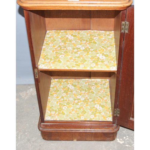 14 - A 19th century mahogany bedside cabinet or pot cupboard, approx 41cm wide