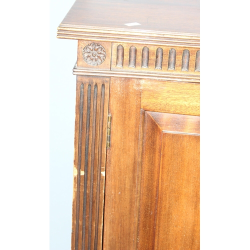 17 - An early 20th century bookcase or hall cupboard with 3 shelves, carved details and original key, app... 