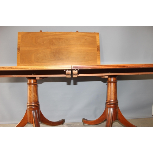 32 - An Edwardian mahogany pedestal tilt topped dining table with extra leaf, approx 230cm x 107cm inc ex... 