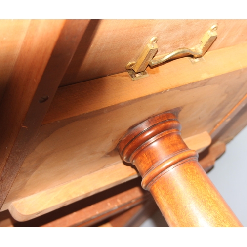 32 - An Edwardian mahogany pedestal tilt topped dining table with extra leaf, approx 230cm x 107cm inc ex... 