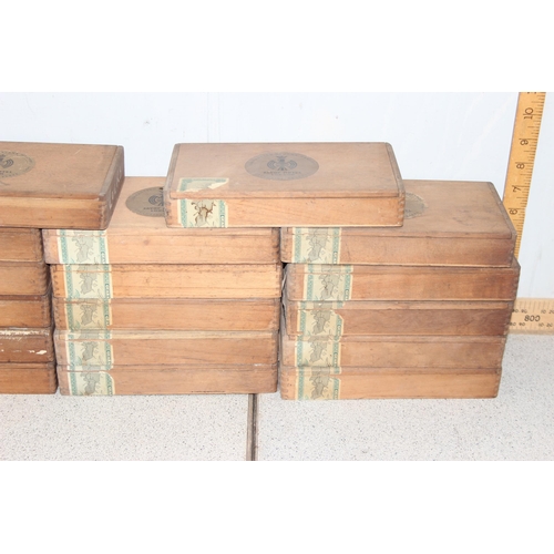 272 - Qty of empty vintage cigar boxes to include examples by Manikin & Claro