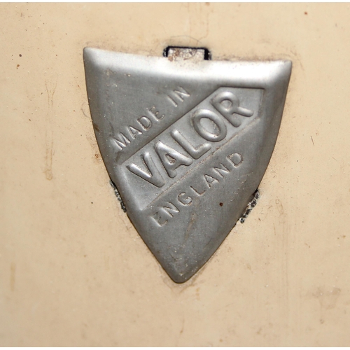 800 - A vintage Valor No 207 oil heater in original box