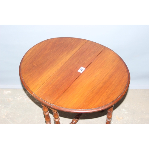 20 - A small early 20th century mahogany Sutherland table, approx 51cm wide when closed