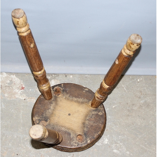 78 - A rustic elm 3 legged stool, the top approx 29cm in diameter