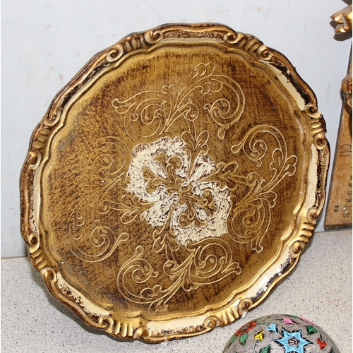 281 - A Florentine style wooden tray, a decorative gilt wall mounted cornucopia & a set of lacquered nesti... 