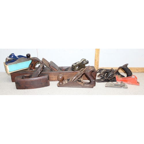 811 - Qty of assorted woodworking planes to inc Marples, Record & Stanley