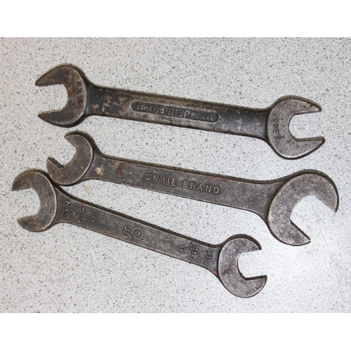 813 - Large qty of assorted vintage spanners to inc Snail brand