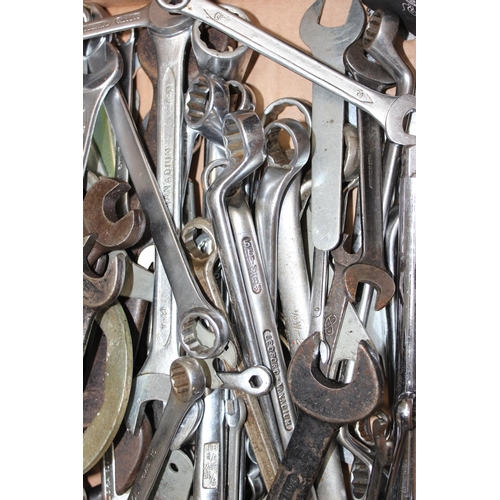 813 - Large qty of assorted vintage spanners to inc Snail brand