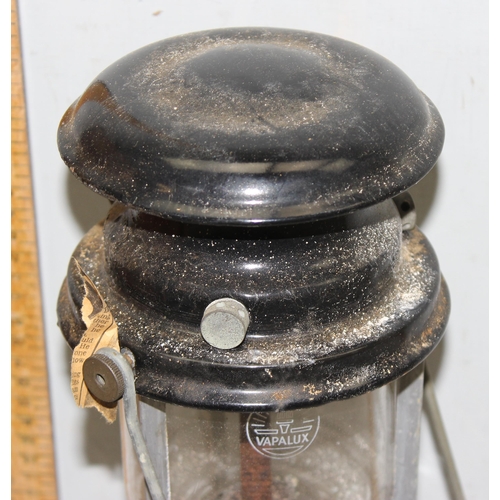 260 - A vintage Willis & Bates of Halifax Vapalux model 320 pressure lantern in original box