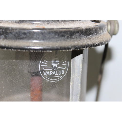 262 - A vintage Willis & Bates of Halifax Vapalux model 320 pressure lantern in original box