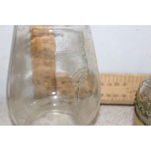 265 - 6 NOS Chalwyn Consul oil lamps to in 246/54, 2 glass shades and a number of metal reflectors, with o... 