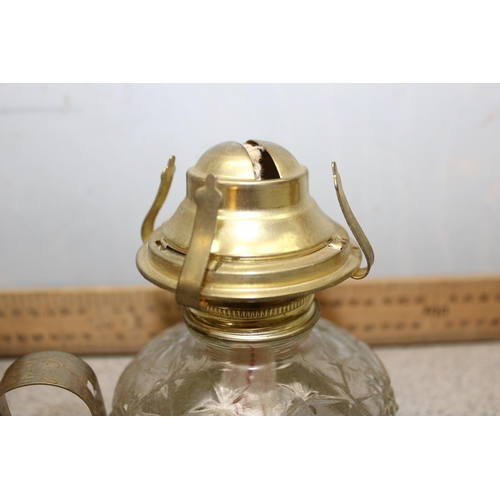 265 - 6 NOS Chalwyn Consul oil lamps to in 246/54, 2 glass shades and a number of metal reflectors, with o... 