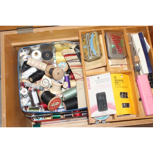 32 - Retro sewing box and contents