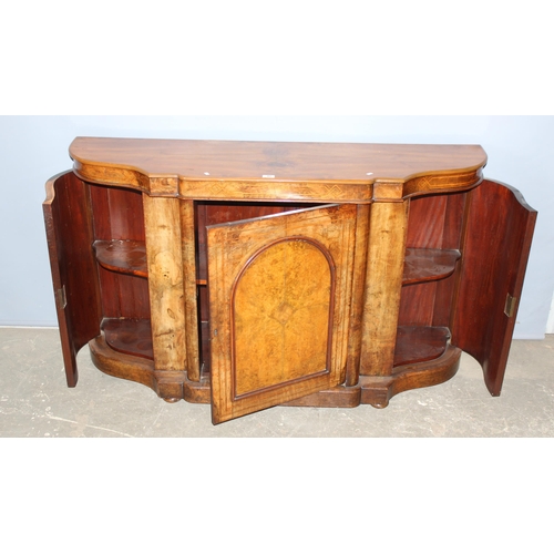 40 - A 19th century walnut credenza cabinet with marquetry inlay, approx 152cm wide