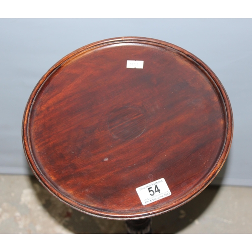 54 - A 19th century mahogany wine table, approx 28cm in diameter