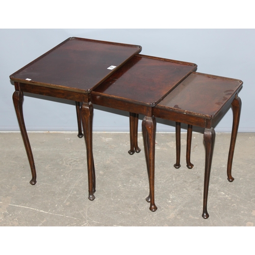 57 - A vintage nest of 3 mahogany tables with cabriole legs, the largest approx 52cm wide