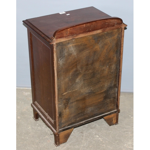 62 - A vintage mahogany pot cupboard with 2 interior shelves, approx 51cm wide