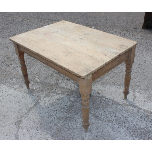 107 - A Victorian country pine farmhouse kitchen table with single drawer, approx 113cm x 83cm