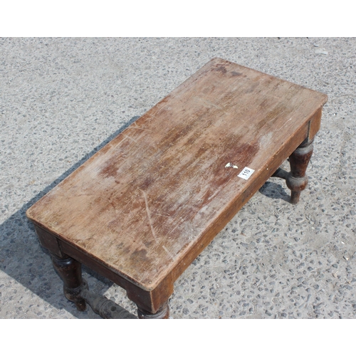 110 - A small Victorian bench or window seat with turned legs, approx 79cm wide