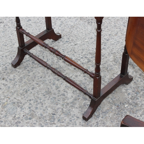 124 - An antique mahogany tilt topped table and a mahogany side table (2)