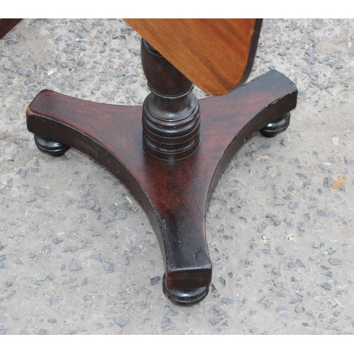 124 - An antique mahogany tilt topped table and a mahogany side table (2)