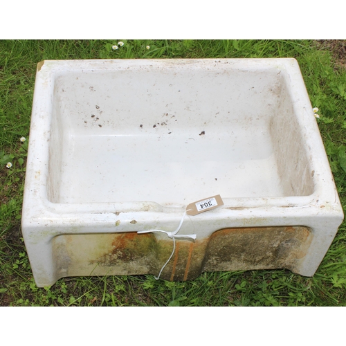 304 - Vintage ceramic Belfast sink, approx 61cm wide x 46cm deep x 25cm tall