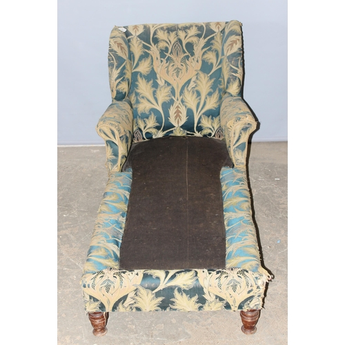 40A - In the manner of Howard & Sons of London, a late Victorian day bed chair of unusual long form, with ... 