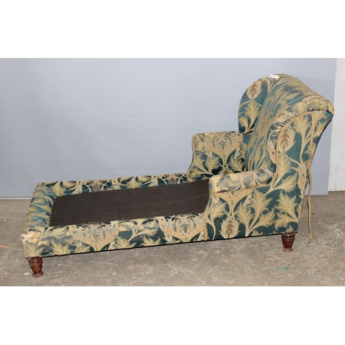 40A - In the manner of Howard & Sons of London, a late Victorian day bed chair of unusual long form, with ... 