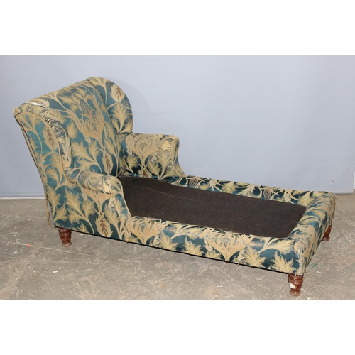 40A - In the manner of Howard & Sons of London, a late Victorian day bed chair of unusual long form, with ... 