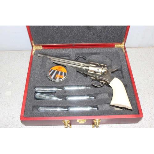 1415A - A Sheridan model SRCB .177 calibre cowboy single action revolver air pistol, in wooden display case