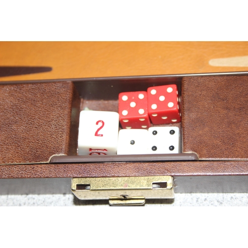 1503A - Phillip Martyn cased vintage backgammon set