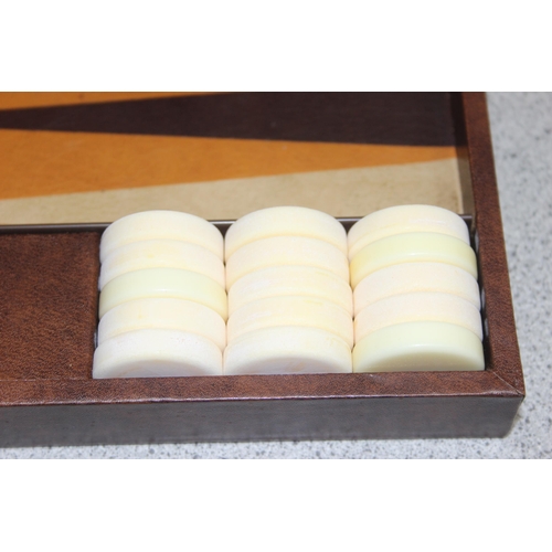 1503A - Phillip Martyn cased vintage backgammon set