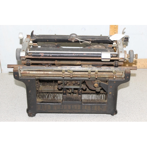 661 - An antique Underwood typewriter