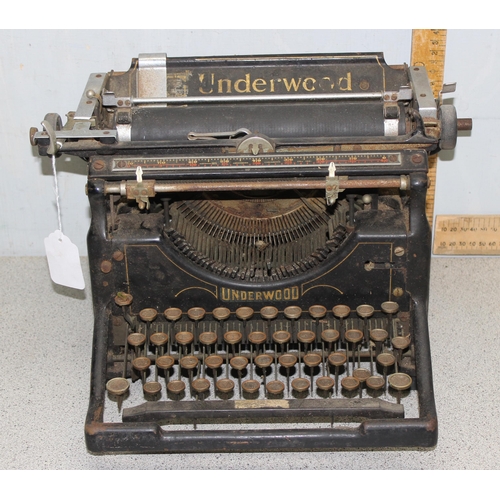 661 - An antique Underwood typewriter