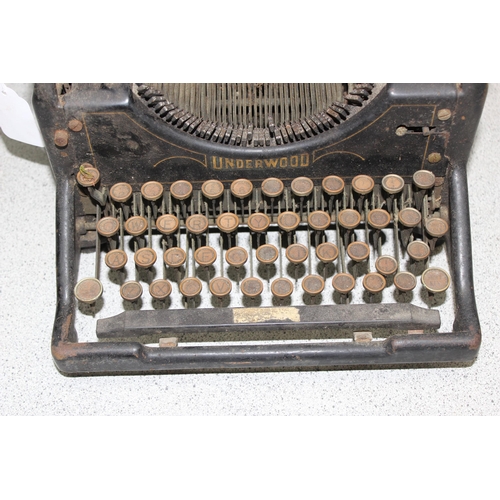 661 - An antique Underwood typewriter