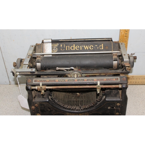 661 - An antique Underwood typewriter