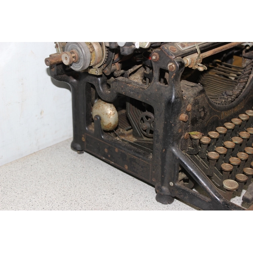 661 - An antique Underwood typewriter