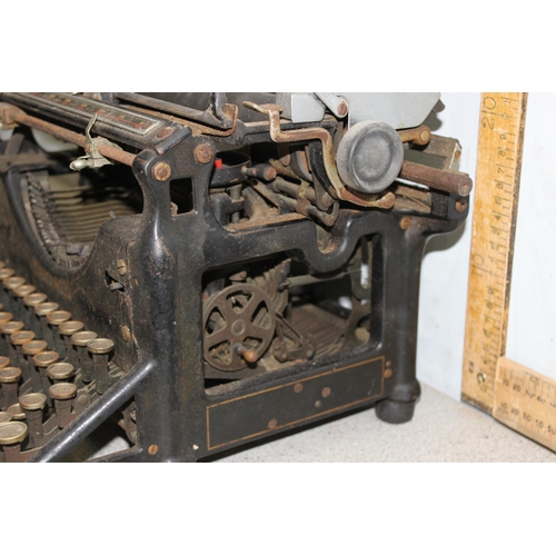 661 - An antique Underwood typewriter